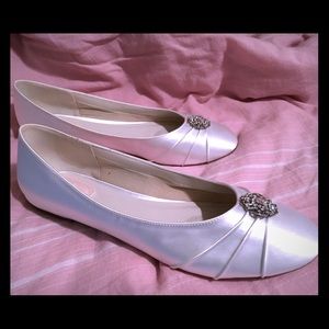 White satin flat Bridal wedding shoes size 10 NWT